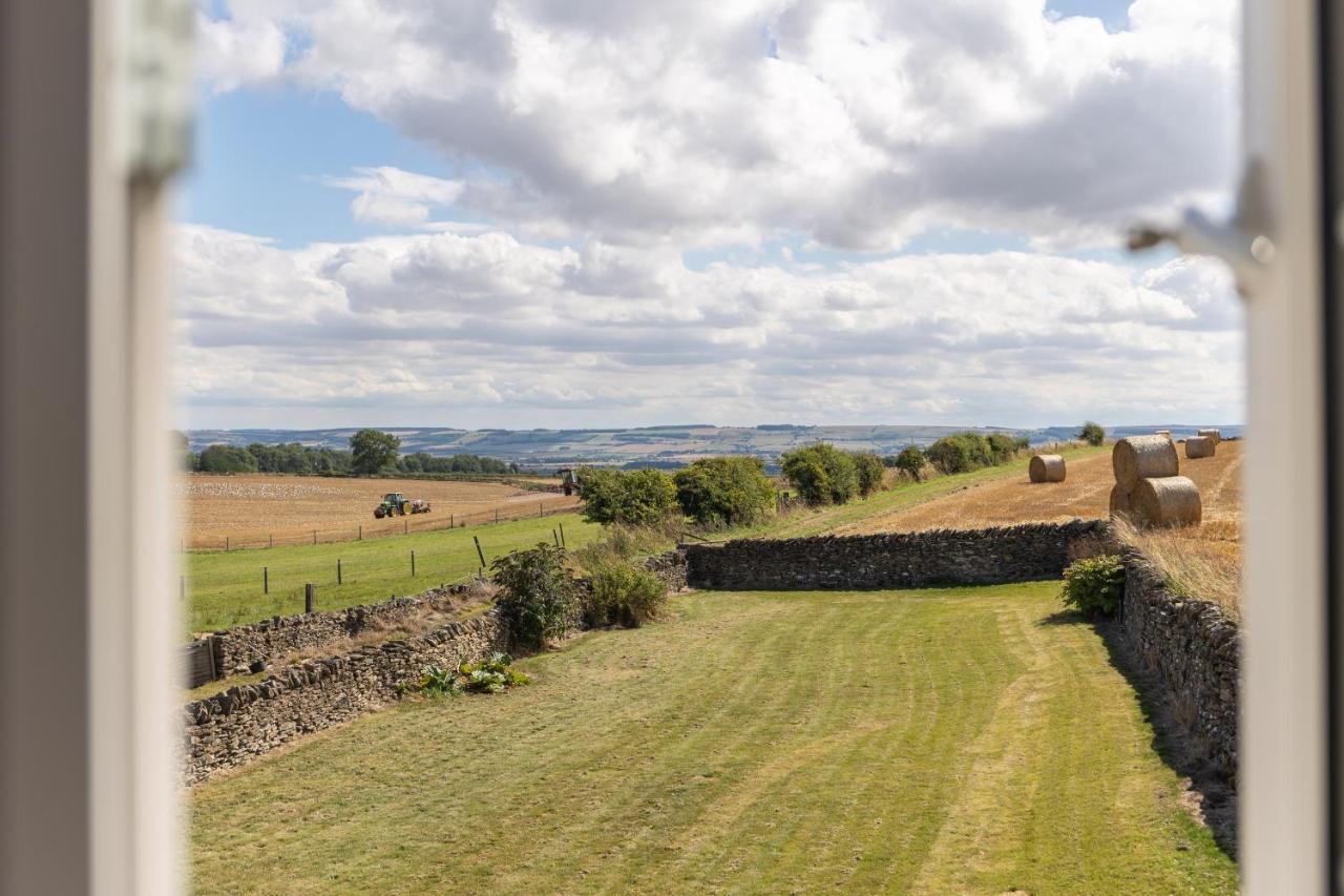 Luxury Farmhouse With Stunning Views And Hot Tub Ebberston Esterno foto