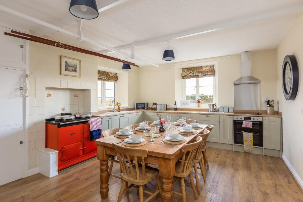 Luxury Farmhouse With Stunning Views And Hot Tub Ebberston Esterno foto