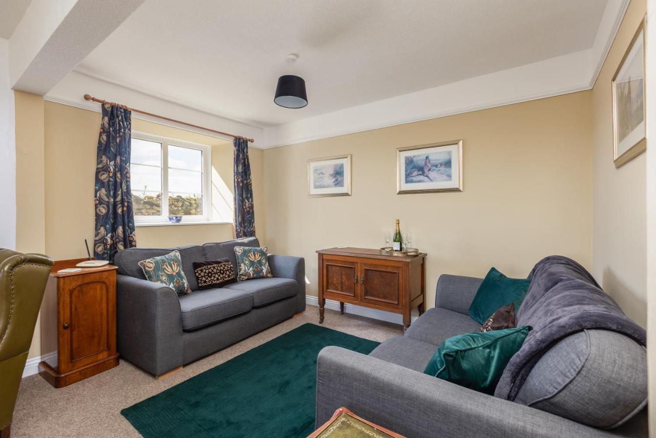 Luxury Farmhouse With Stunning Views And Hot Tub Ebberston Esterno foto
