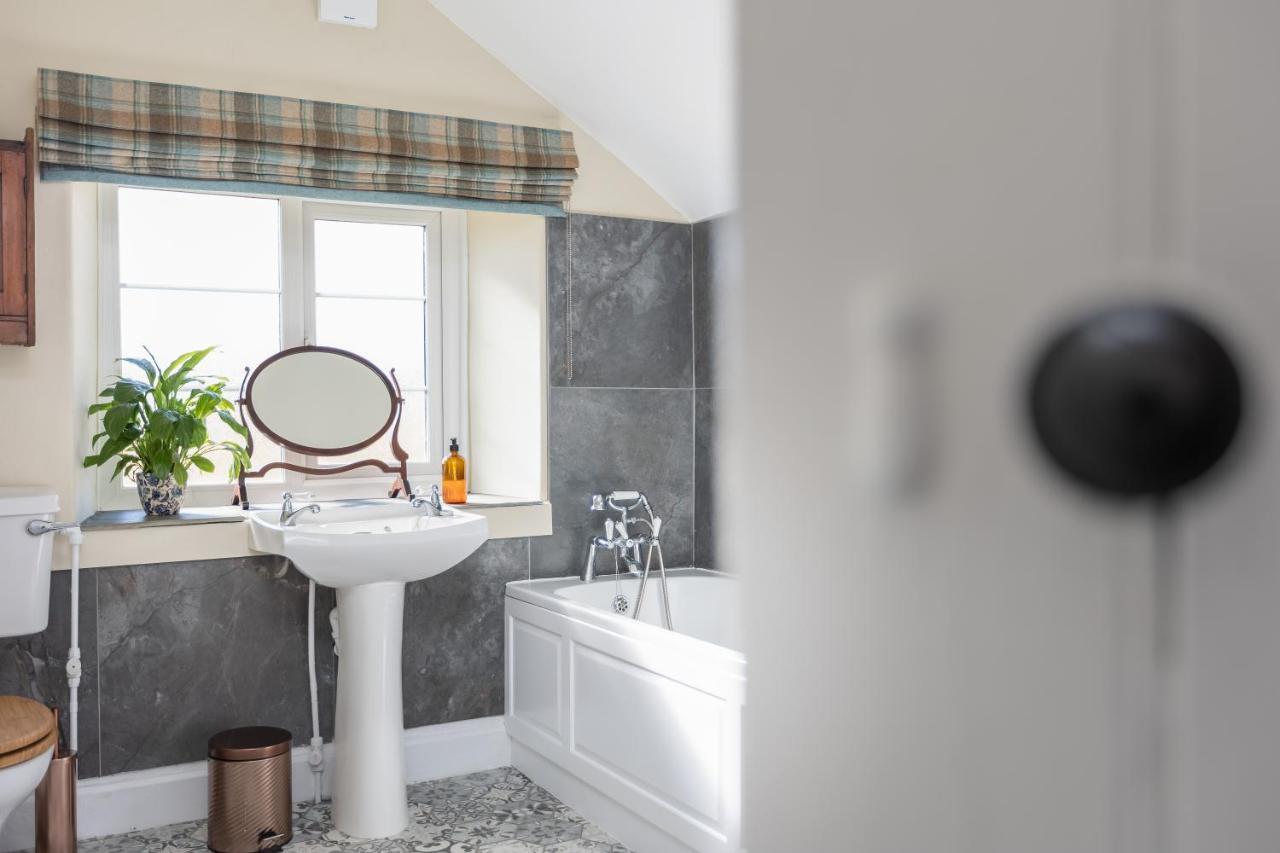 Luxury Farmhouse With Stunning Views And Hot Tub Ebberston Esterno foto